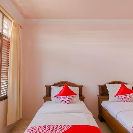 Oyo 2858 Vafa Guesthouse Cianjur Luaran gambar
