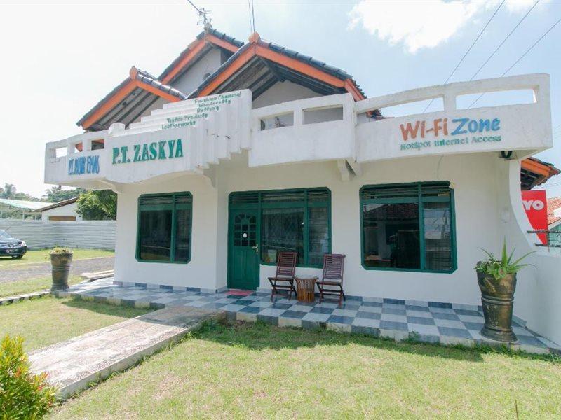 Oyo 2858 Vafa Guesthouse Cianjur Luaran gambar