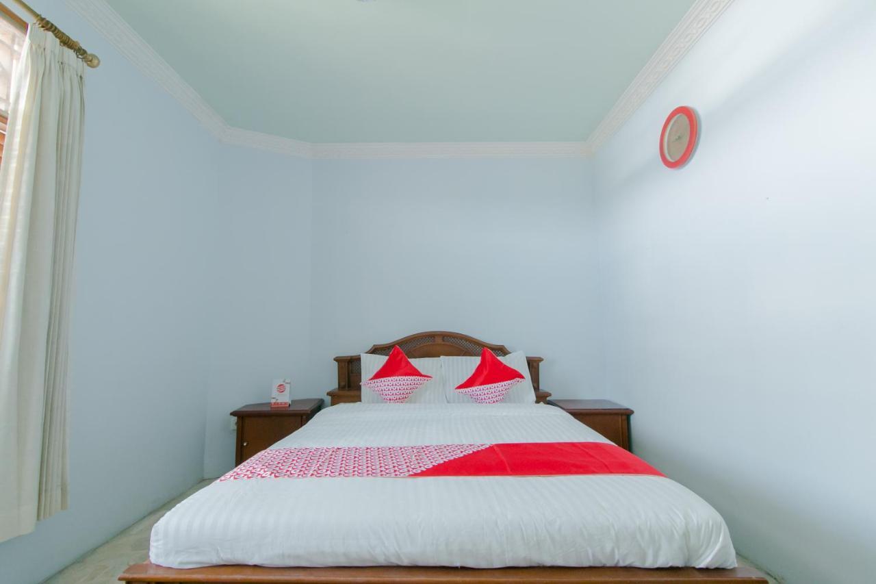 Oyo 2858 Vafa Guesthouse Cianjur Luaran gambar