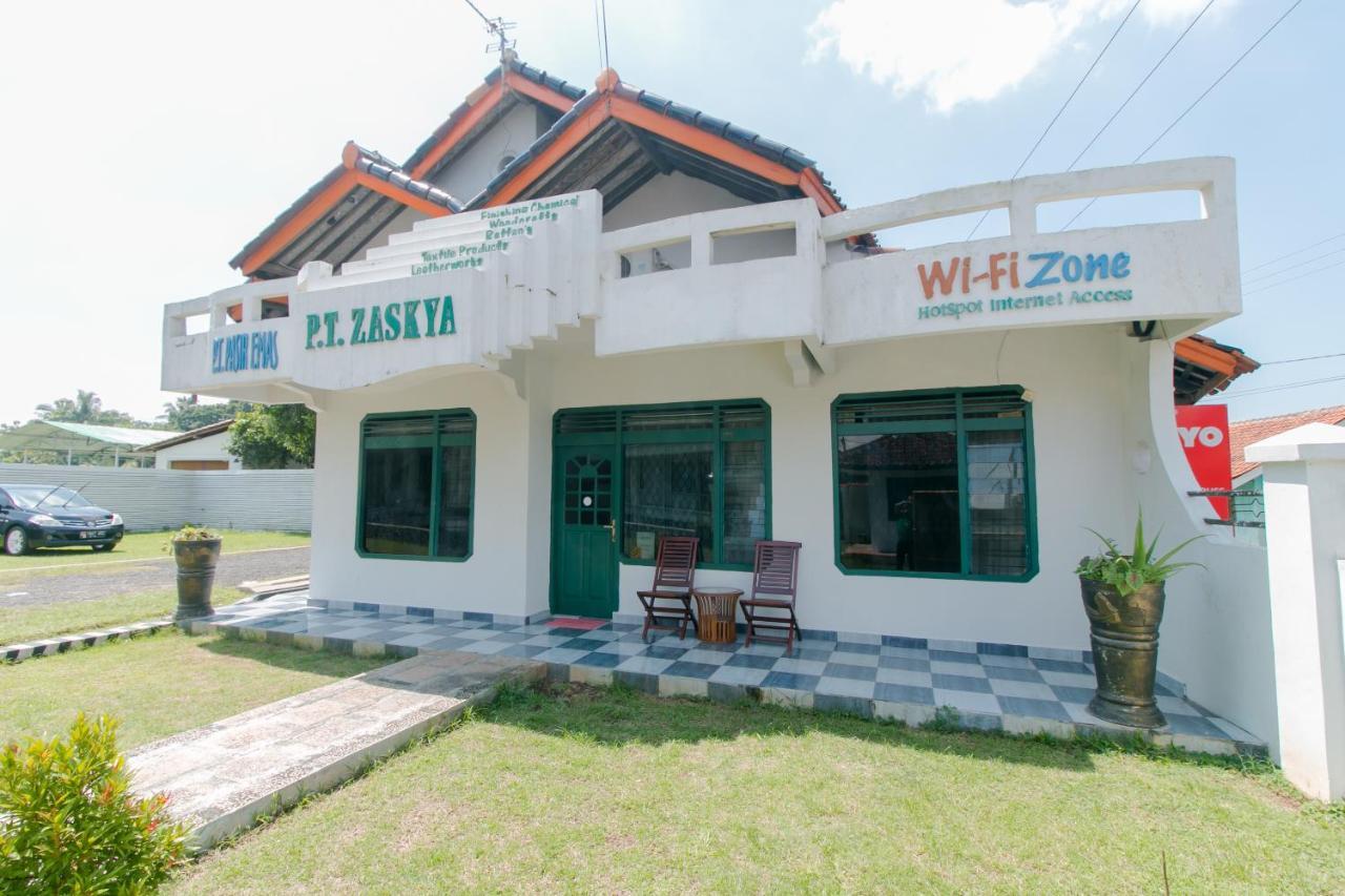 Oyo 2858 Vafa Guesthouse Cianjur Luaran gambar