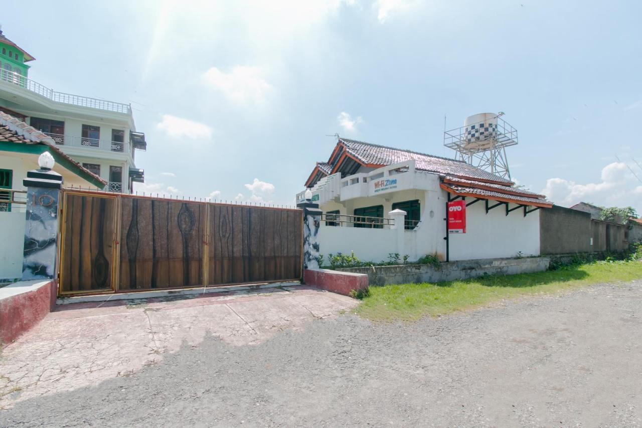 Oyo 2858 Vafa Guesthouse Cianjur Luaran gambar