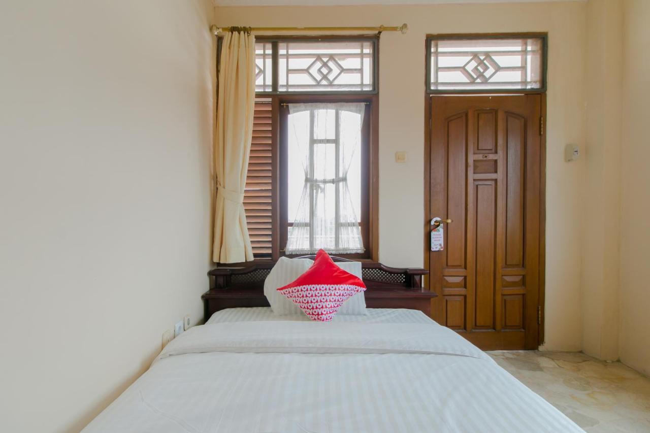 Oyo 2858 Vafa Guesthouse Cianjur Luaran gambar