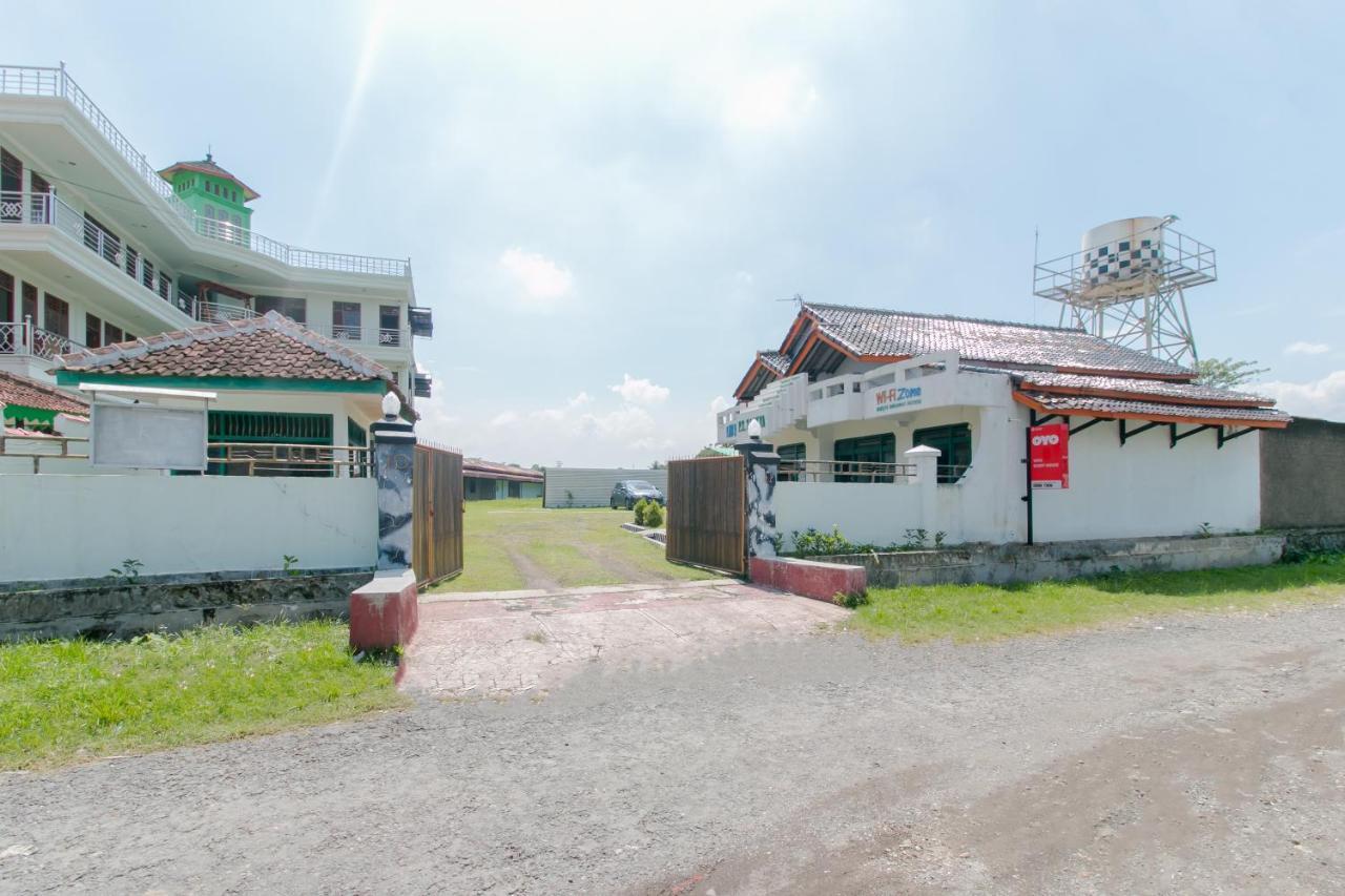 Oyo 2858 Vafa Guesthouse Cianjur Luaran gambar