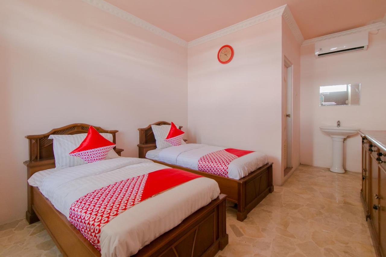 Oyo 2858 Vafa Guesthouse Cianjur Luaran gambar