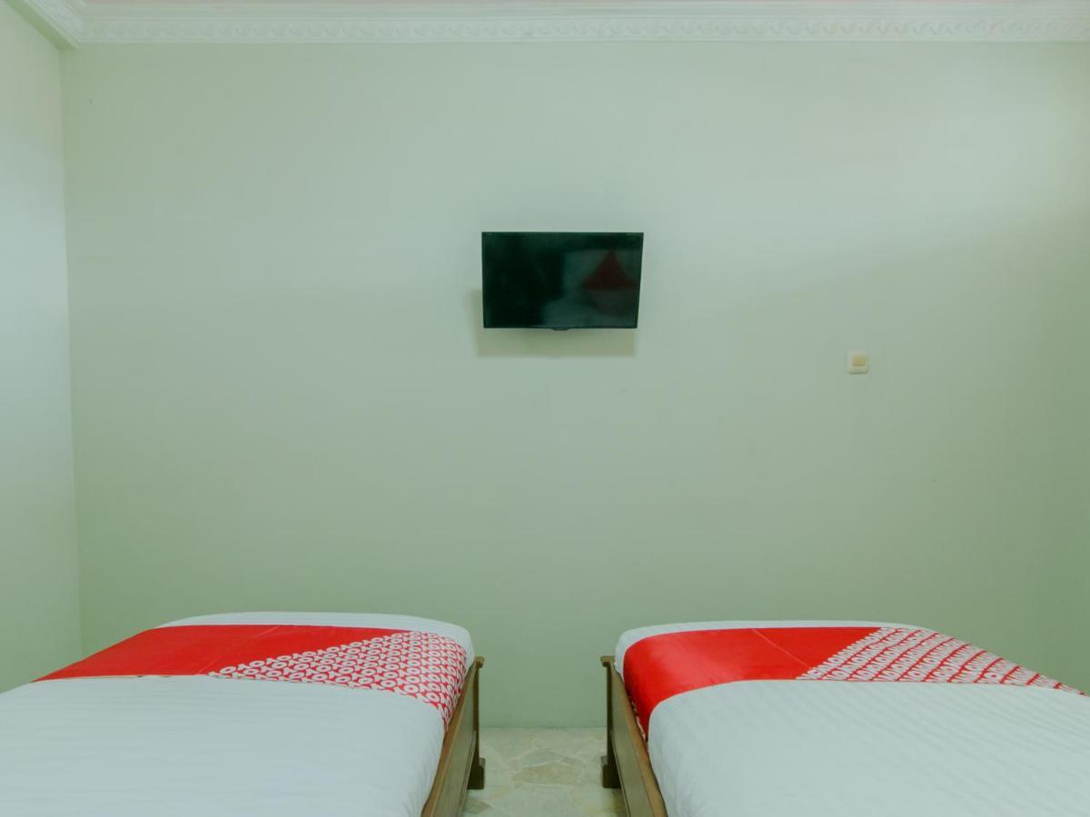 Oyo 2858 Vafa Guesthouse Cianjur Luaran gambar